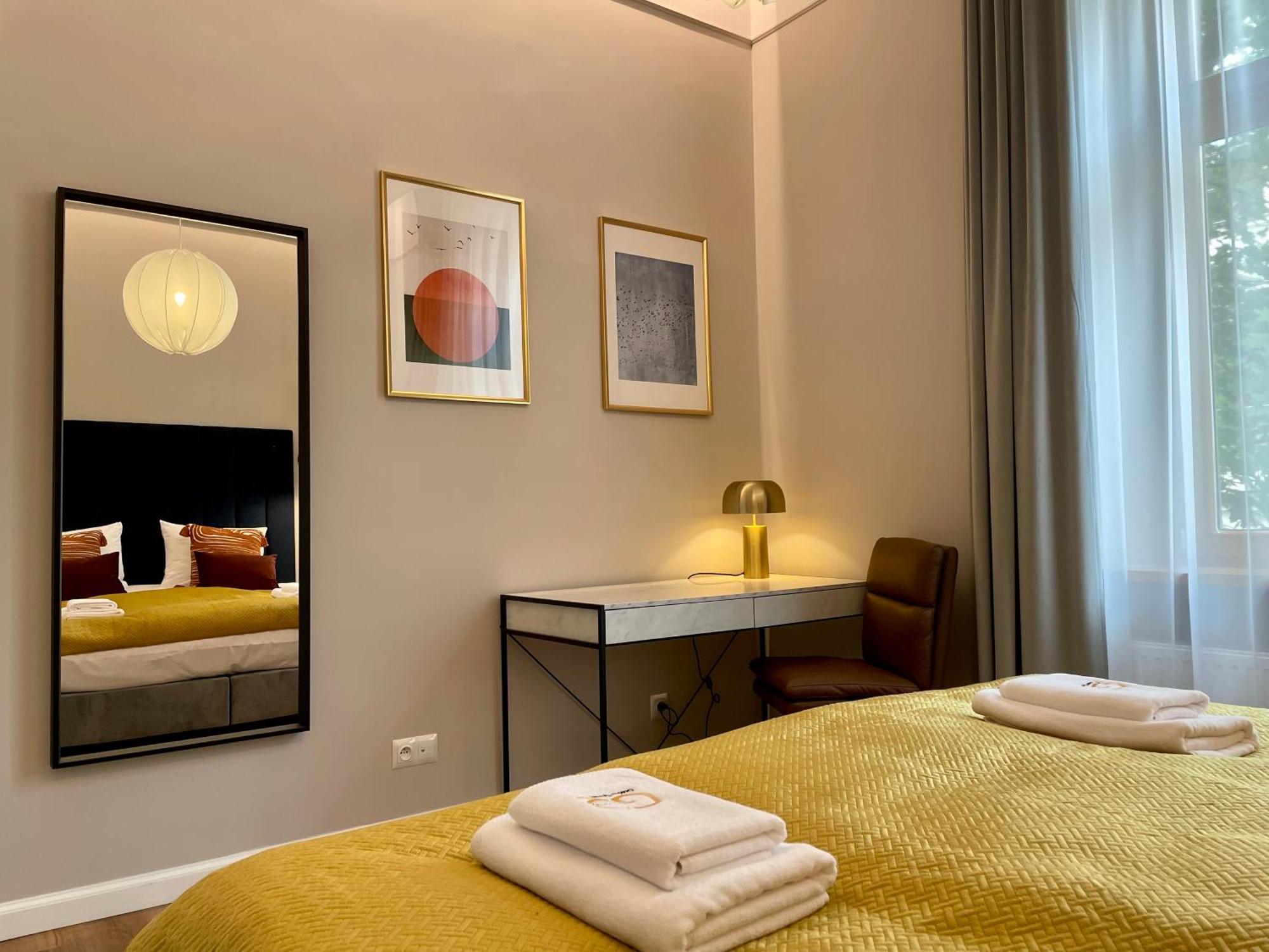 Golden Queen Apartments City Center Краків Екстер'єр фото
